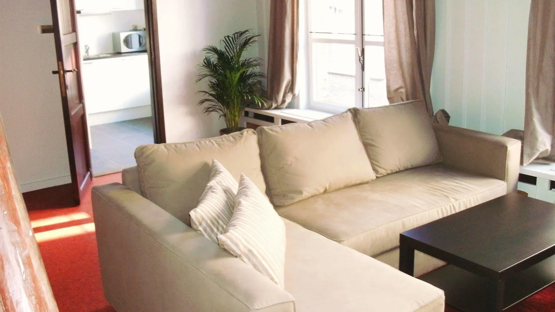Контакты House William